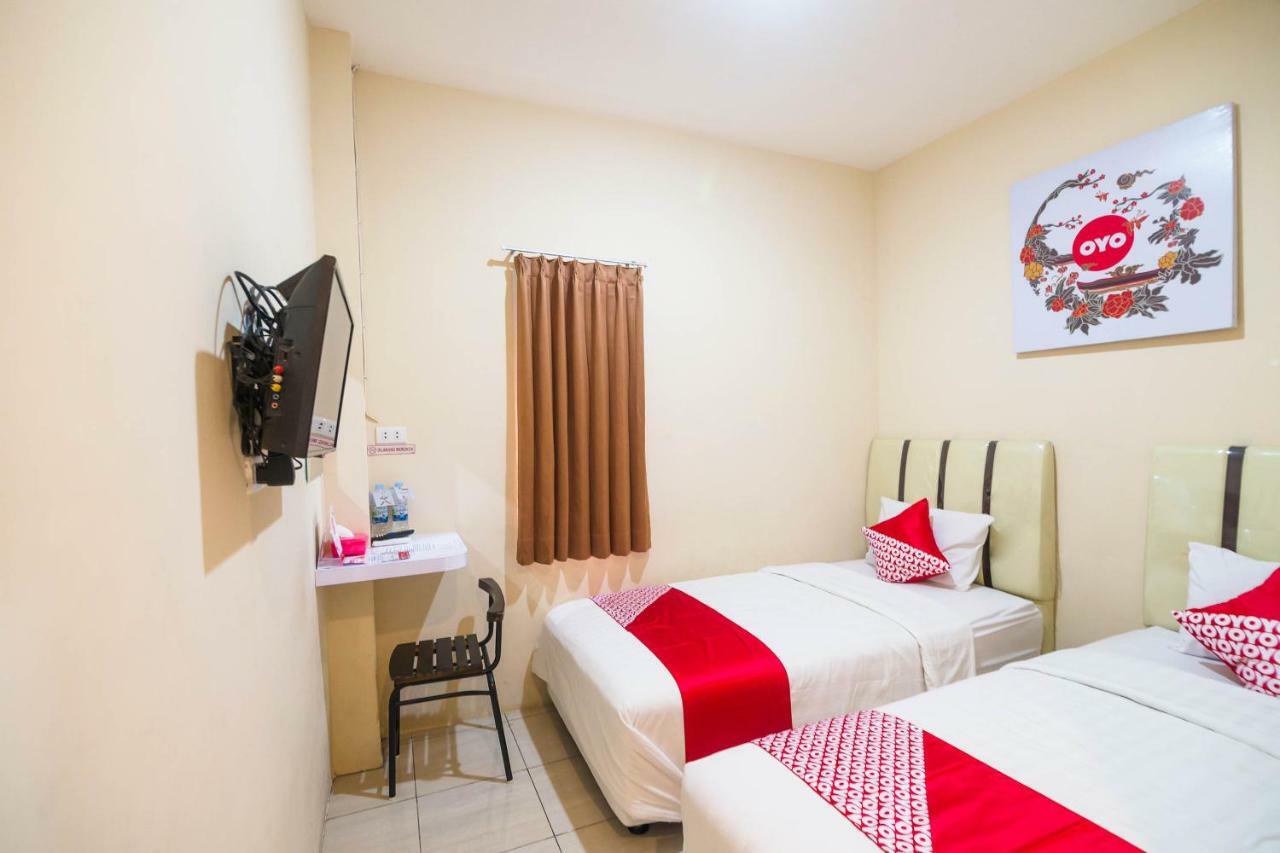 Sentosa Guest House Pontianak Exterior photo