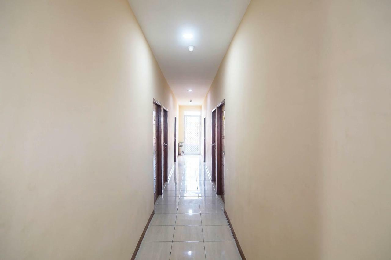 Sentosa Guest House Pontianak Exterior photo