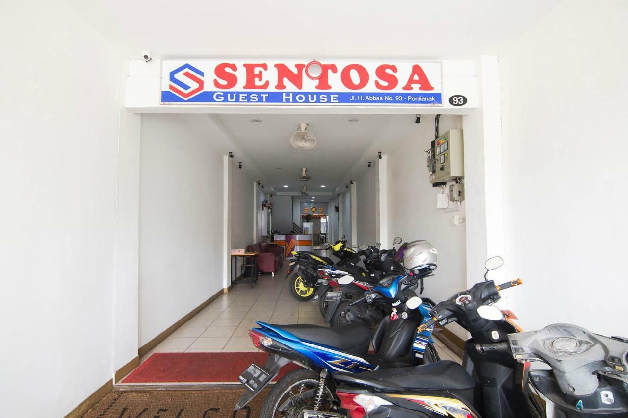 Sentosa Guest House Pontianak Exterior photo