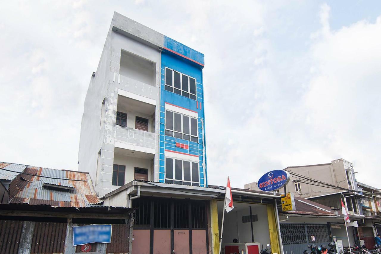 Sentosa Guest House Pontianak Exterior photo