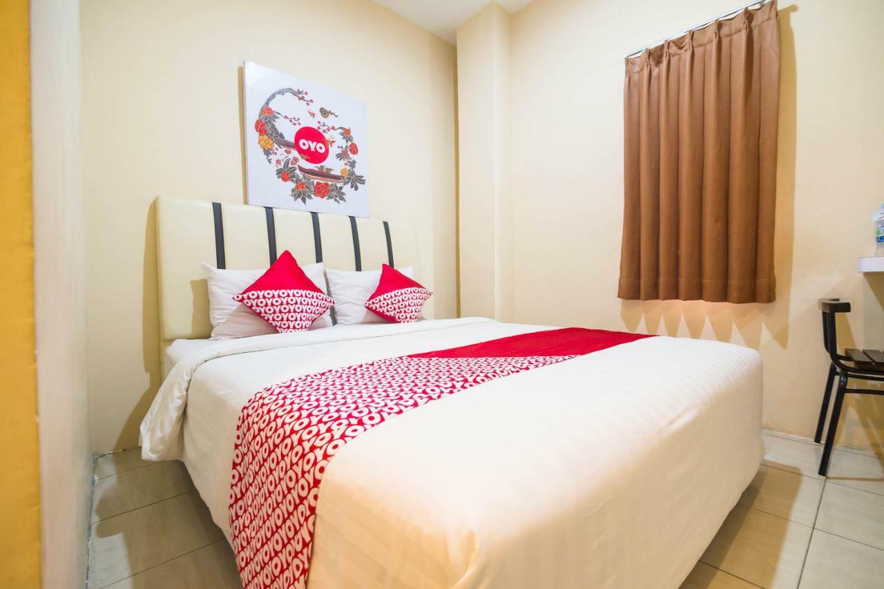 Sentosa Guest House Pontianak Exterior photo